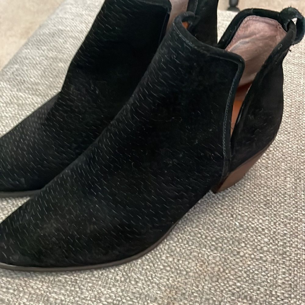 Lucky Brand Black booties  Size 10/42 get ready for Back to school and Fall - Picture 2 of 11